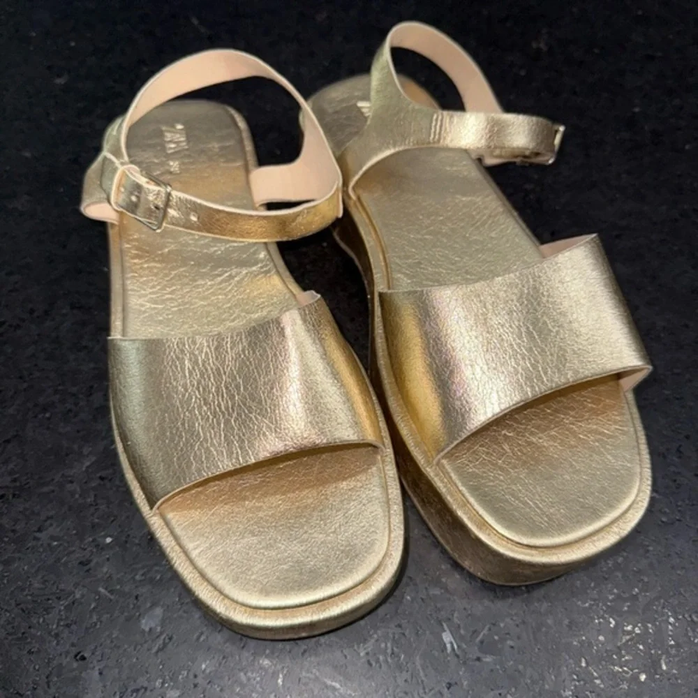 NEW ZARA MUTED METALLIC GOLD PLATFORM SOFT SANDALS SZ 39 8.5 (Read Description) - Picture 1 of 7